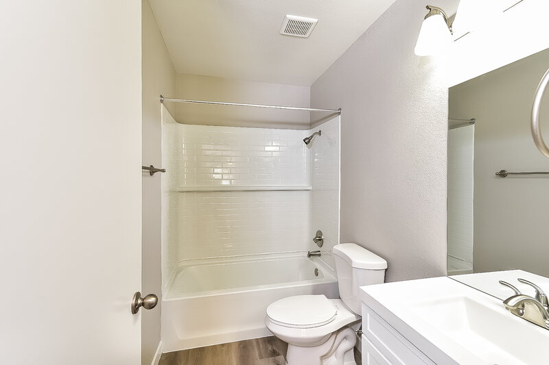 2,025/Mo, 3451 White Mission Dr Las Vegas, NV 89129 Bathroom View