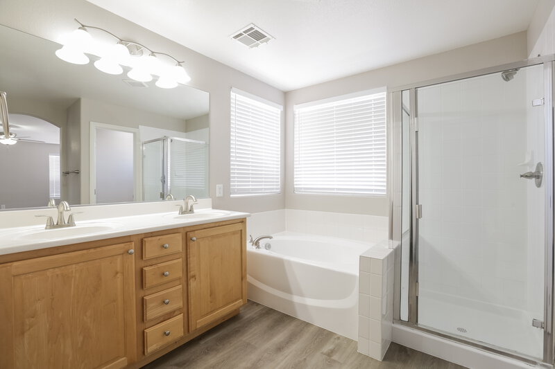 3,290/Mo, 7866 Harp Tree St Las Vegas, NV 89139 Main Bathroom View