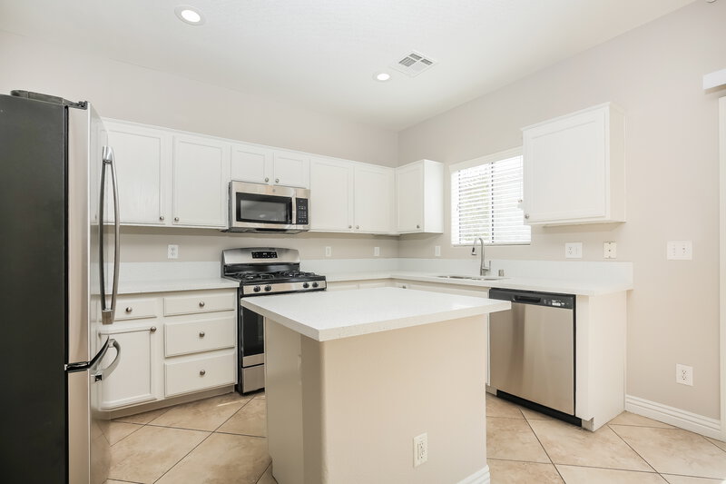 2,285/Mo, 7448 Bouquet Canyon St Las Vegas, NV 89139 Kitchen View