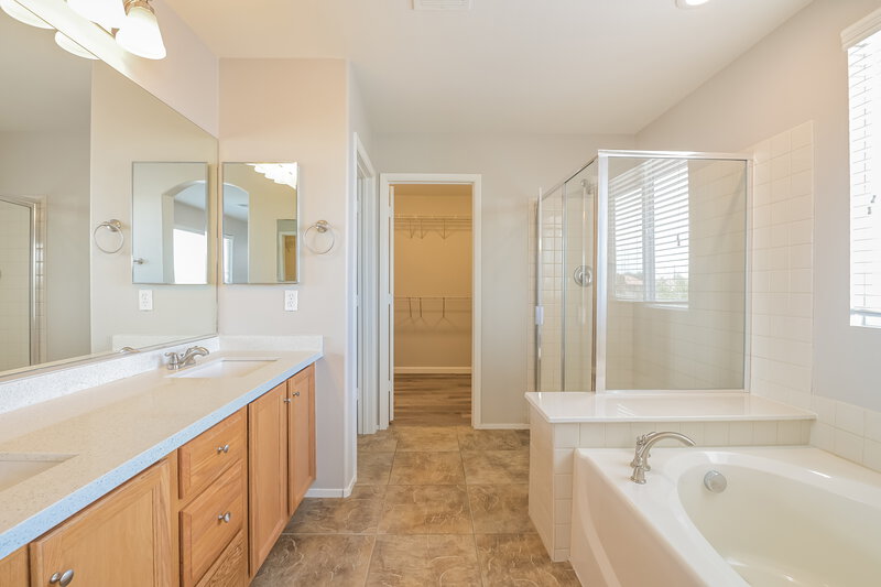 2,320/Mo, 8752 Brilliant Star Dr Las Vegas, NV 89178 Main Bathroom View