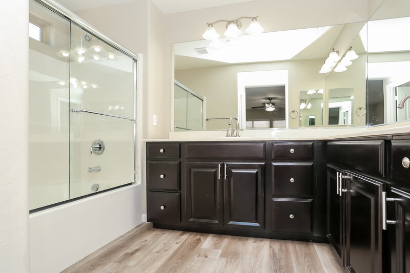 2,400/Mo, 7215 Mulberry Forest St Las Vegas, NV 89166 Main Bathroom View