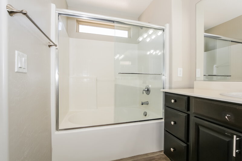 2,175/Mo, 7215 Mulberry Forest St Las Vegas, NV 89166 Main Bathroom View 2