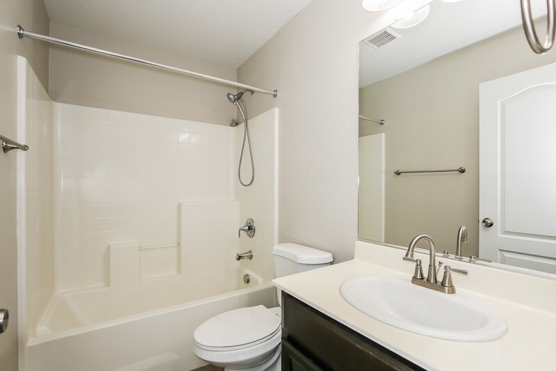 2,175/Mo, 7215 Mulberry Forest St Las Vegas, NV 89166 Bathroom View
