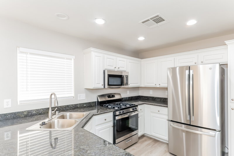 2,190/Mo, 6471 Brook Cottage Ln Las Vegas, NV 89122 Kitchen View