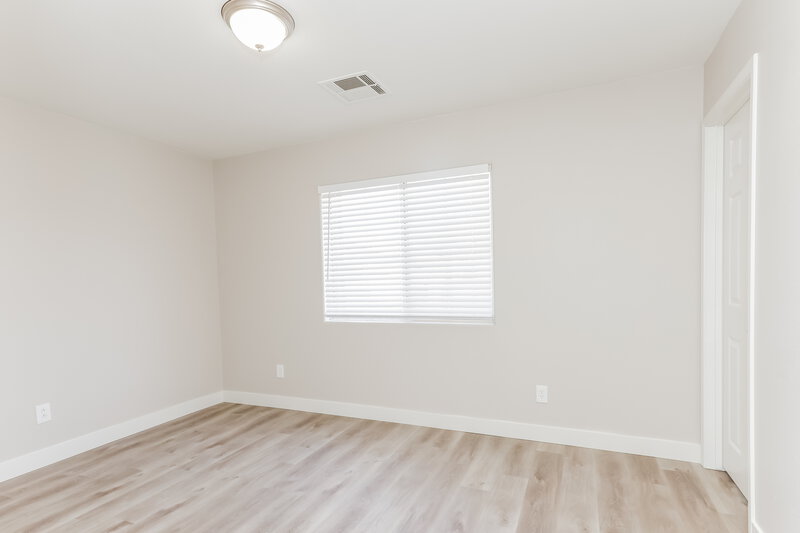 2,190/Mo, 6471 Brook Cottage Ln Las Vegas, NV 89122 Bedroom View