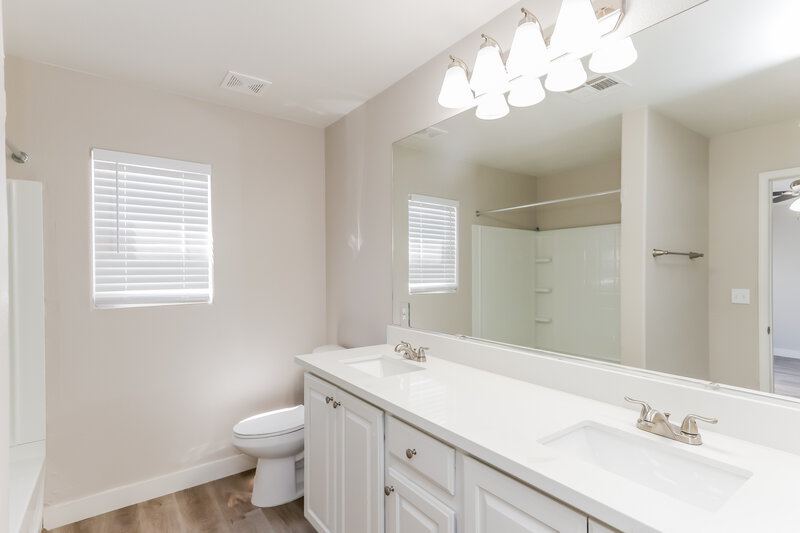 2,190/Mo, 6471 Brook Cottage Ln Las Vegas, NV 89122 Bathroom View