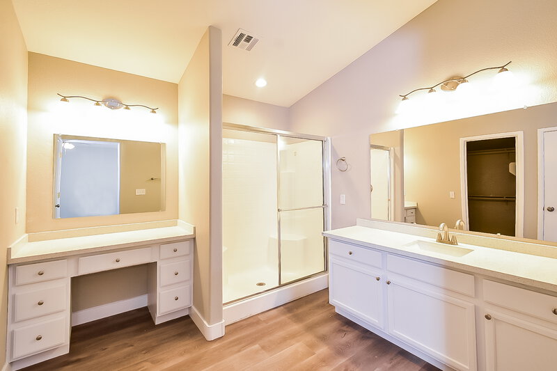 3,570/Mo, 3741 Mornings Dawn St Las Vegas, NV 89129 Main Bathroom View