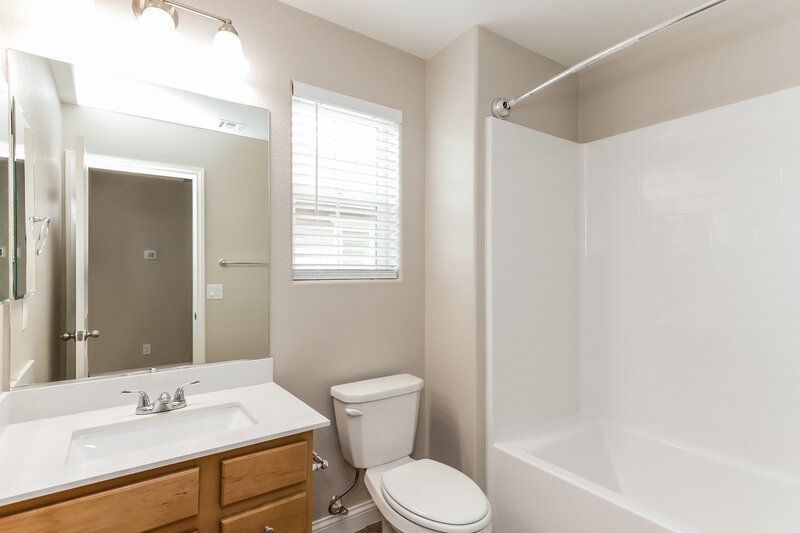 2,345/Mo, 377 Misterioso St Henderson, NV 89011 Bathroom View 2
