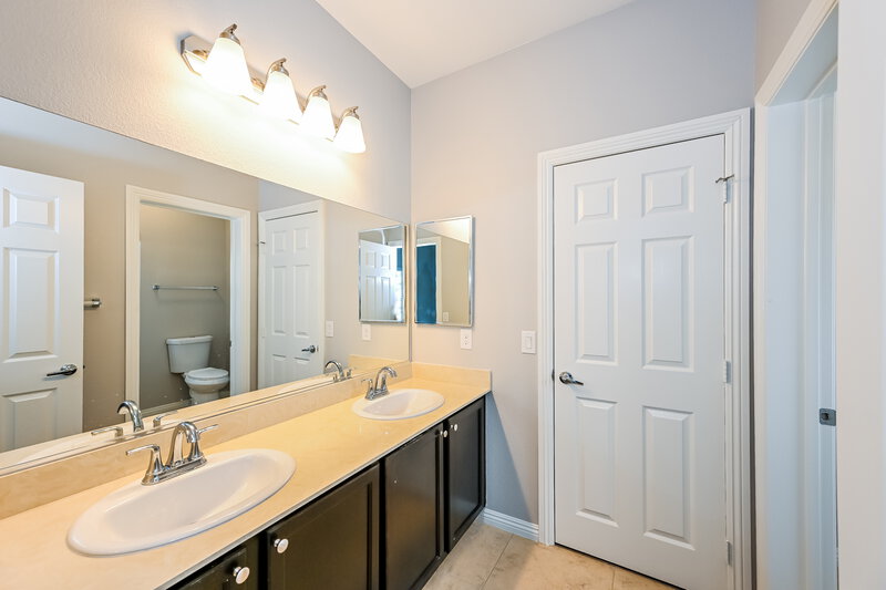 3,410/Mo, 9655 Vega Carpio Ave Las Vegas, NV 89178 Bathroom View 2