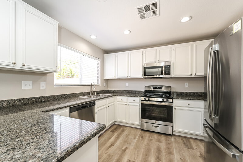 2,500/Mo, 6244 W Haleh Ave Las Vegas, NV 89141 Kitchen View
