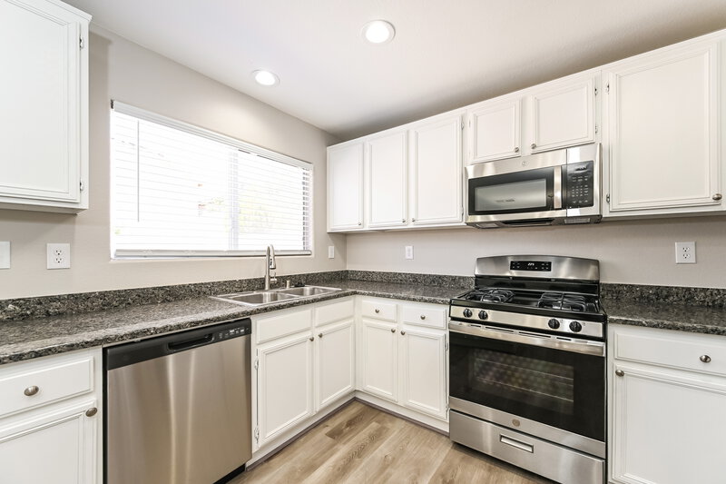 2,500/Mo, 6244 W Haleh Ave Las Vegas, NV 89141 Kitchen View 2