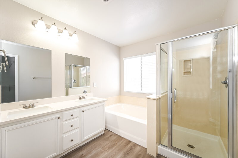 2,500/Mo, 6244 W Haleh Ave Las Vegas, NV 89141 Main Bathroom View