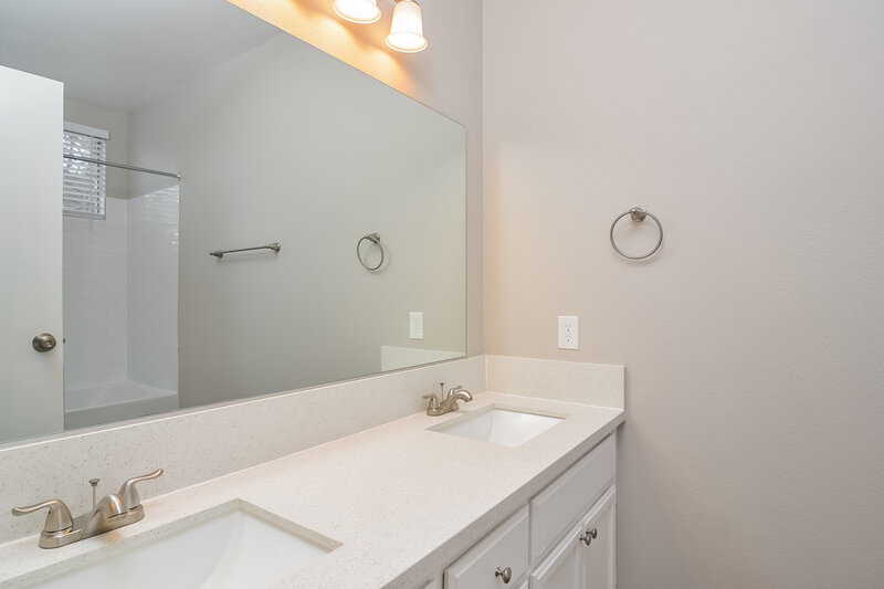 2,255/Mo, 2824 Deep Water Cir Las Vegas, NV 89117 Main Bathroom View