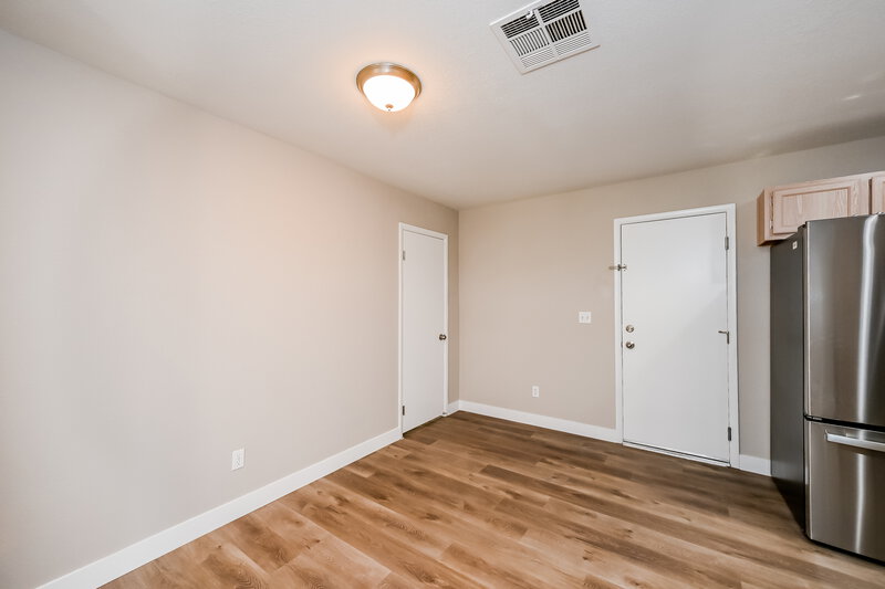 2,080/Mo, 5594 Calais Ct Las Vegas, NV 89118 Dining Room View