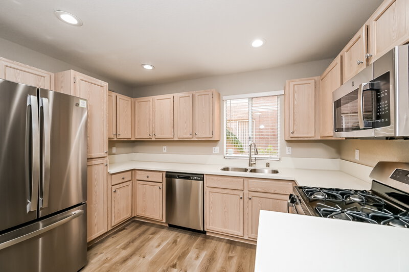 2,080/Mo, 5594 Calais Ct Las Vegas, NV 89118 Kitchen View 2