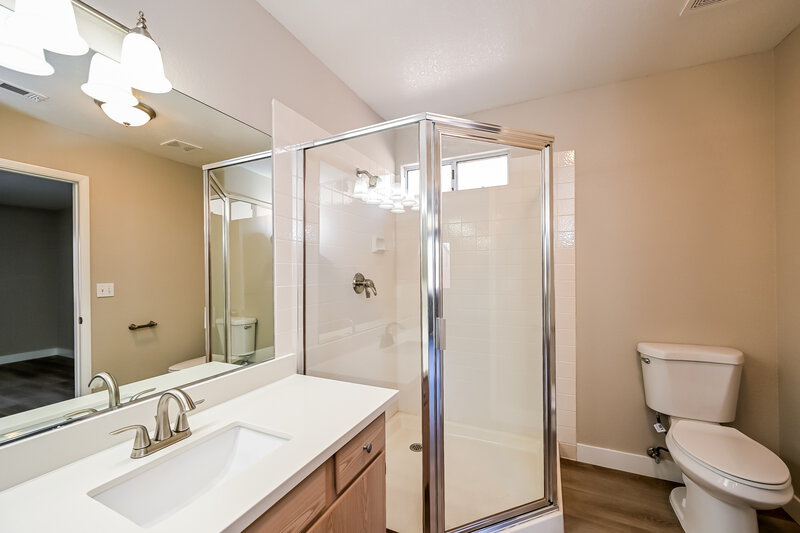 2,080/Mo, 5594 Calais Ct Las Vegas, NV 89118 Main Bathroom View