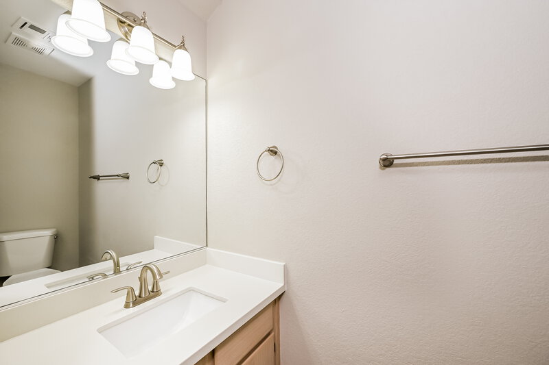 2,080/Mo, 5594 Calais Ct Las Vegas, NV 89118 Bathroom View 2