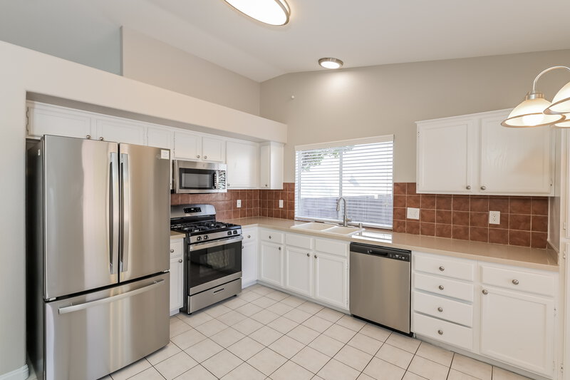 2,375/Mo, 725 Arrowhead Trl Henderson, NV 89002 Kitchen View