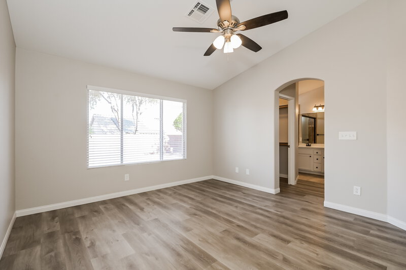 2,375/Mo, 725 Arrowhead Trl Henderson, NV 89002 Main Bedroom View