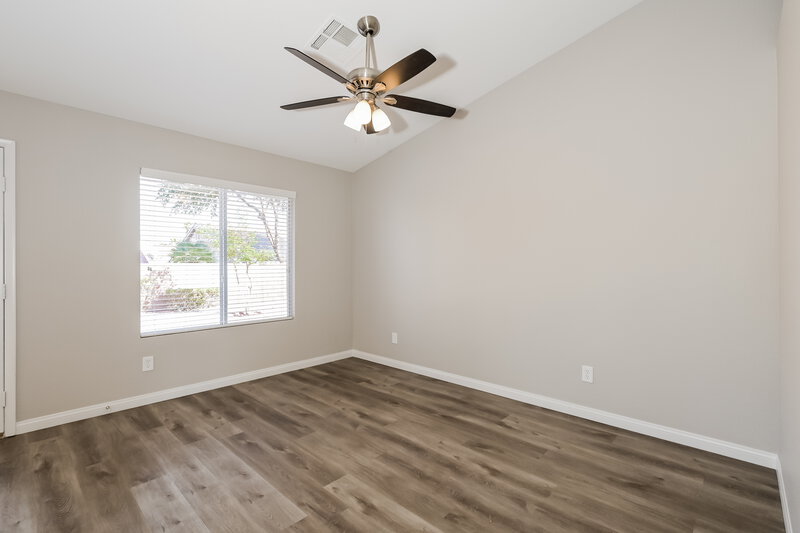 2,375/Mo, 725 Arrowhead Trl Henderson, NV 89002 Main Bedroom View 2