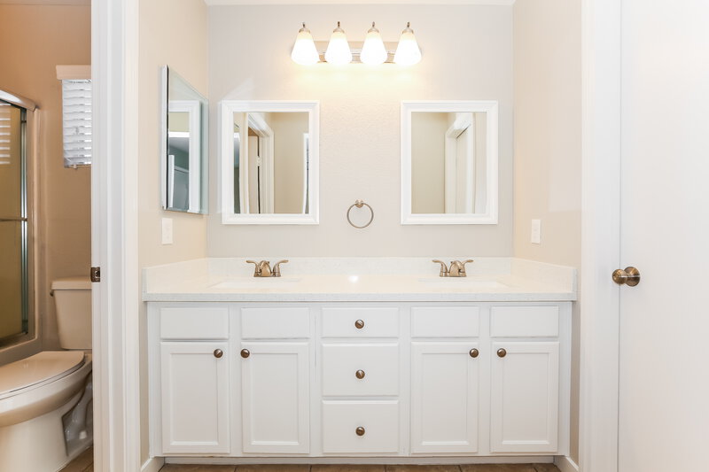 1,725/Mo, 2724 Advancement Ave North Las Vegas, NV 89031 Main Bathroom View