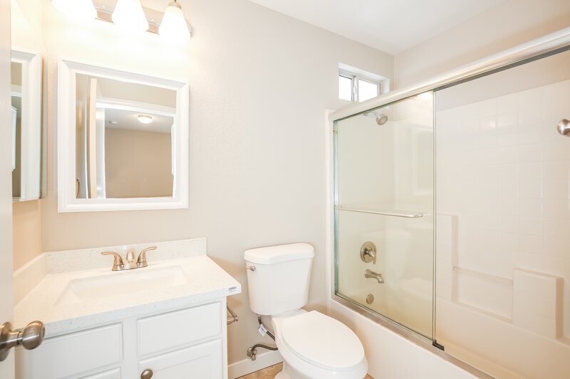 1,725/Mo, 2724 Advancement Ave North Las Vegas, NV 89031 Bathroom View 2