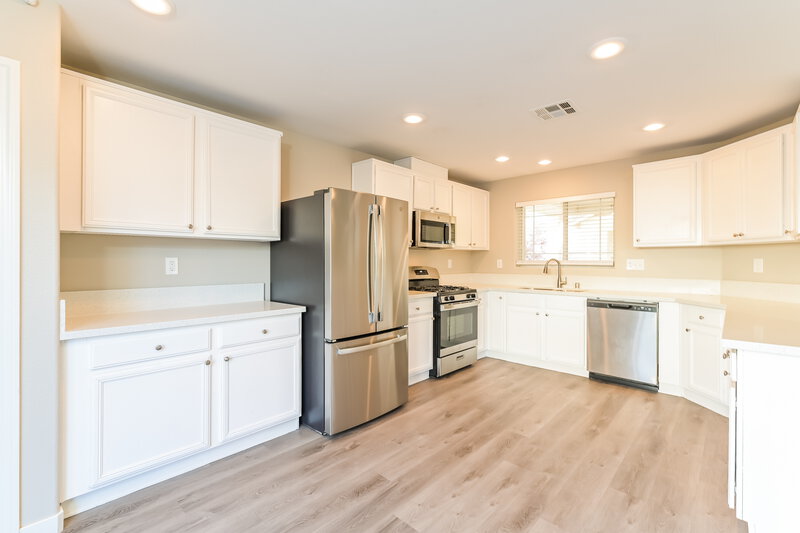 1,860/Mo, 124 Snow Dome Ave North Las Vegas, NV 89031 Kitchen View
