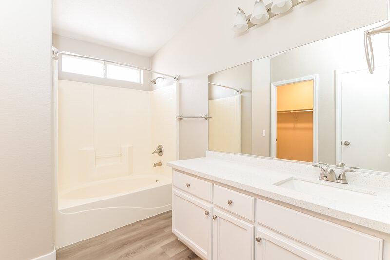 1,860/Mo, 124 Snow Dome Ave North Las Vegas, NV 89031 Bathroom View