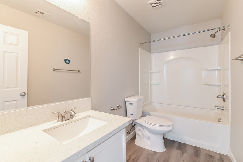 1,860/Mo, 124 Snow Dome Ave North Las Vegas, NV 89031 Bathroom View 2