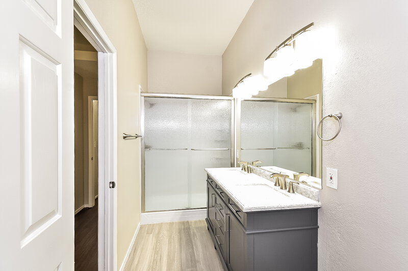 2,290/Mo, 4944 Signal Dr Las Vegas, NV 89130 Main Bathroom View 2