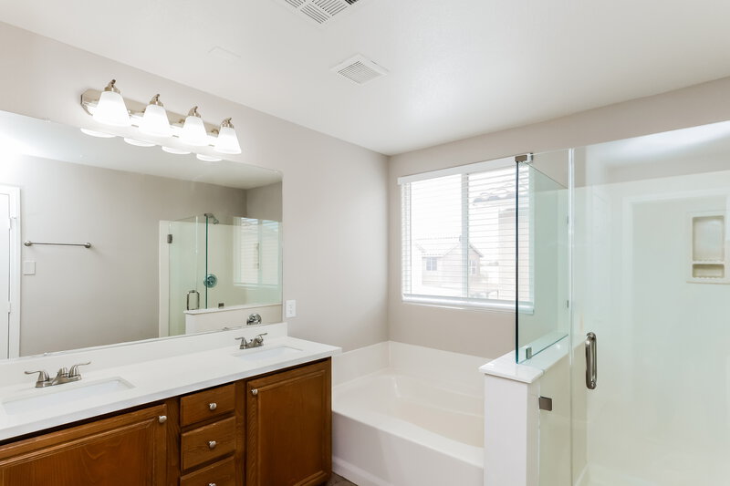 2,575/Mo, 9521 Colorado Blue St Las Vegas, NV 89123 Main Bathroom View