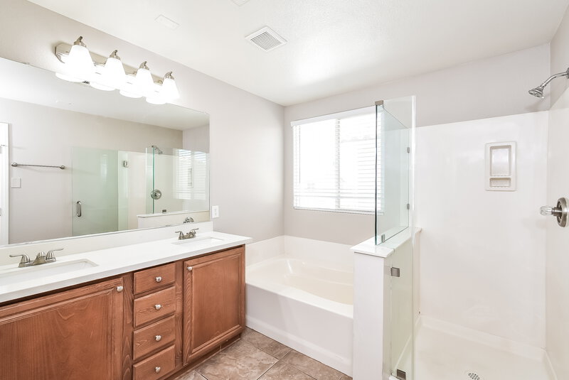 2,410/Mo, 9521 Colorado Blue St Las Vegas, NV 89123 Main Bathroom View