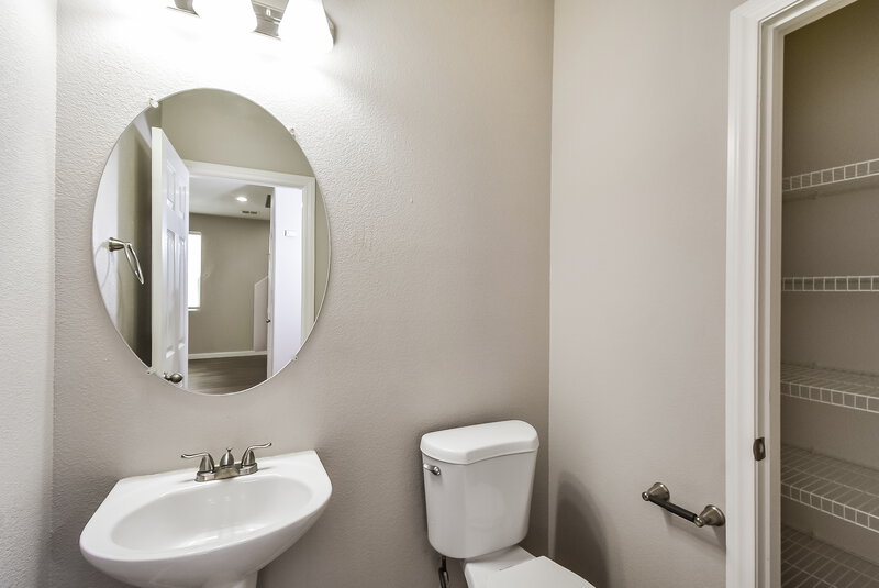 2,410/Mo, 9521 Colorado Blue St Las Vegas, NV 89123 Bathroom View 2