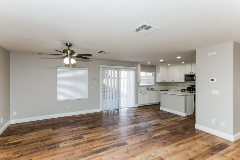 2,525/Mo, 1068 Carson Run St Henderson, NV 89002 Living Room View