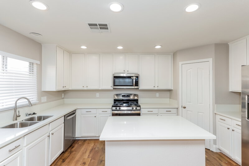 2,525/Mo, 1068 Carson Run St Henderson, NV 89002 Kitchen View