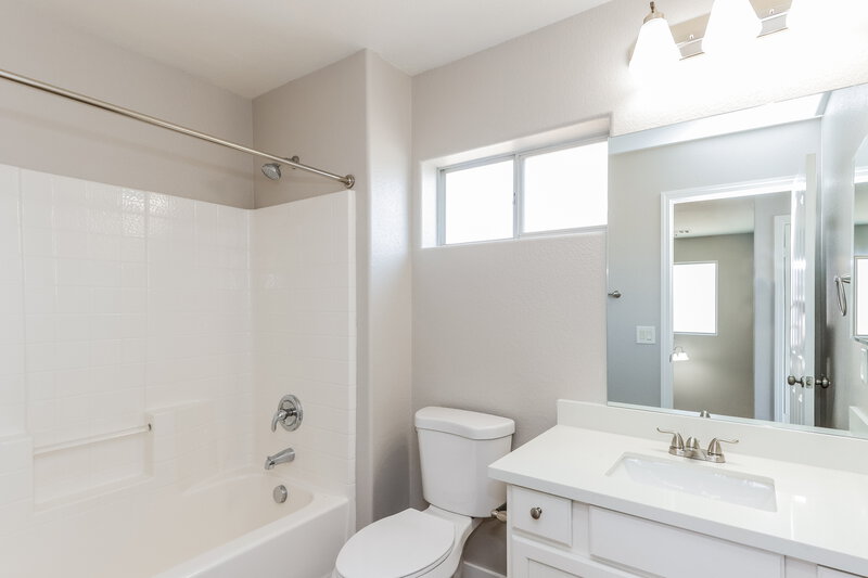 2,525/Mo, 1068 Carson Run St Henderson, NV 89002 Bathroom View