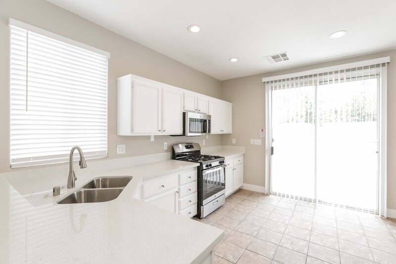 2,235/Mo, 8054 Palace Estate Ave Las Vegas, NV 89117 Kitchen View