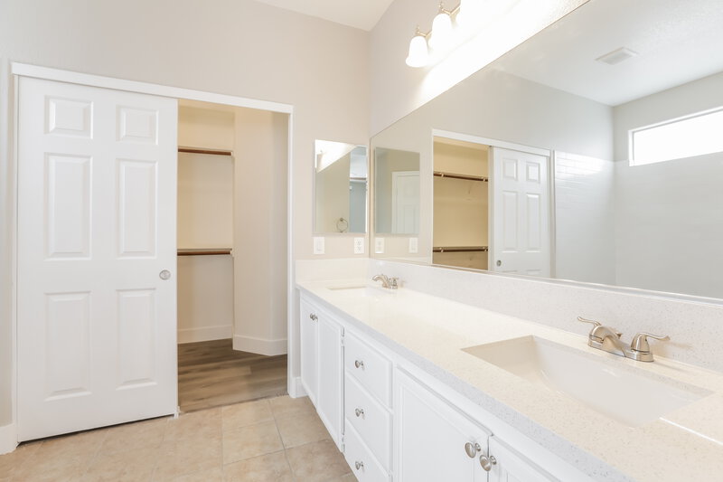 2,235/Mo, 8054 Palace Estate Ave Las Vegas, NV 89117 Main Bathroom View