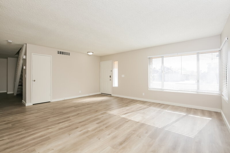 2,355/Mo, 4301 Satinwood Dr Las Vegas, NV 89147 Living Room View 2