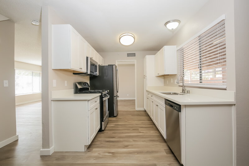 2,355/Mo, 4301 Satinwood Dr Las Vegas, NV 89147 Kitchen View 2