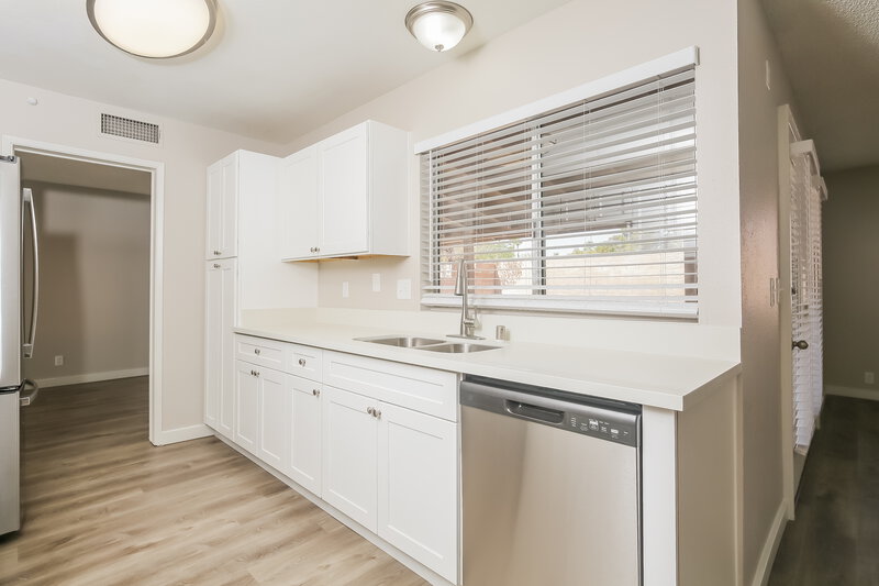 2,355/Mo, 4301 Satinwood Dr Las Vegas, NV 89147 Kitchen View 3