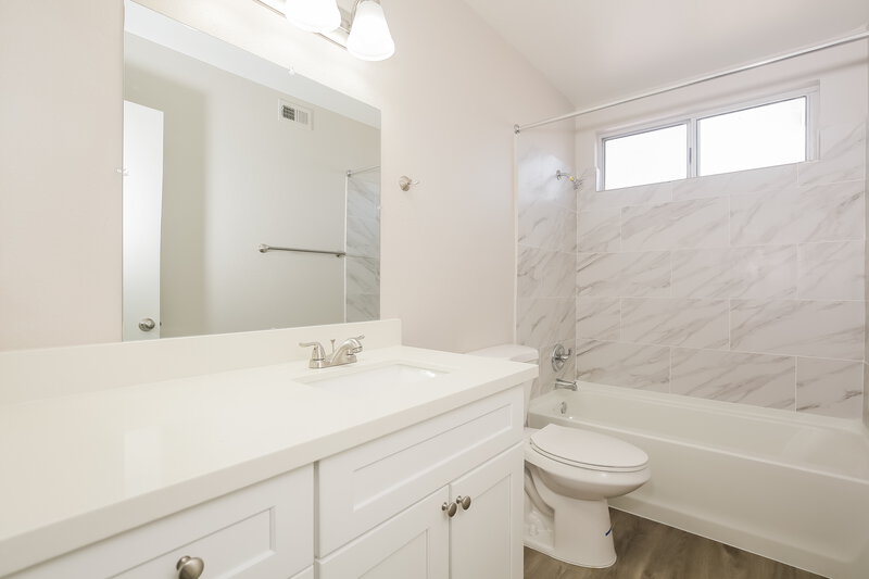 2,355/Mo, 4301 Satinwood Dr Las Vegas, NV 89147 Bathroom View