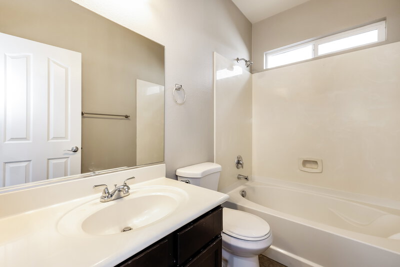 2,170/Mo, 9881 Lime Tree St Las Vegas, NV 89178 Bathroom View