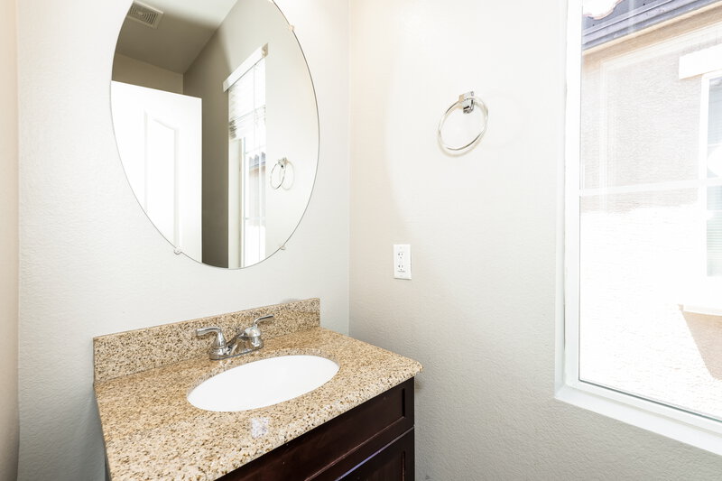 2,170/Mo, 9881 Lime Tree St Las Vegas, NV 89178 Bathroom View 2