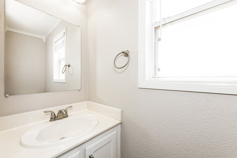 2,320/Mo, 9586 Lavarun Ct Las Vegas, NV 89123 Main Bathroom View 2