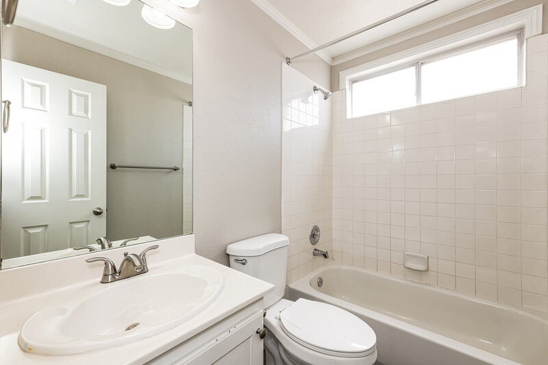 2,320/Mo, 9586 Lavarun Ct Las Vegas, NV 89123 Bathroom View