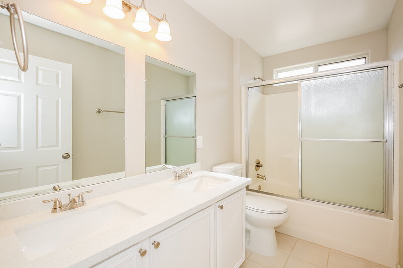 1,925/Mo, 4832 Morning Splash Ave Las Vegas, NV 89131 Main Bathroom View 2