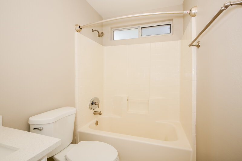 1,925/Mo, 4832 Morning Splash Ave Las Vegas, NV 89131 Bathroom View