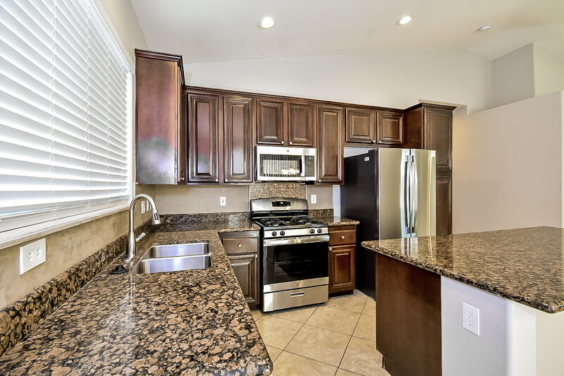 2,800/Mo, 3521 Midnight Mist Ct North Las Vegas, NV 89081 Kitchen View 2