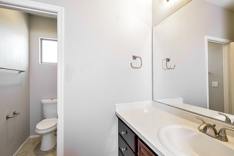 2,800/Mo, 3521 Midnight Mist Ct North Las Vegas, NV 89081 Bathroom View